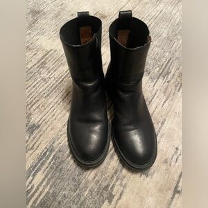 Madewell The Cleary Chelsea Boot in Leather Size 7.5 Women’s- EUC